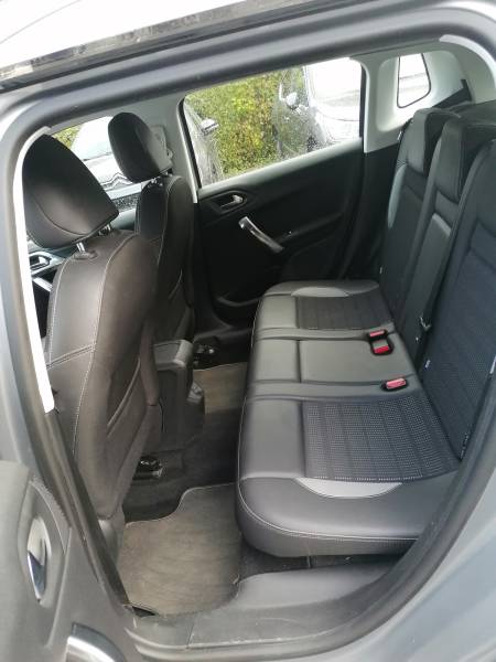 PEUGEOT 2008  1.6 BLUEHDI S&S 100 ALLURE proche de Fauville en Caux